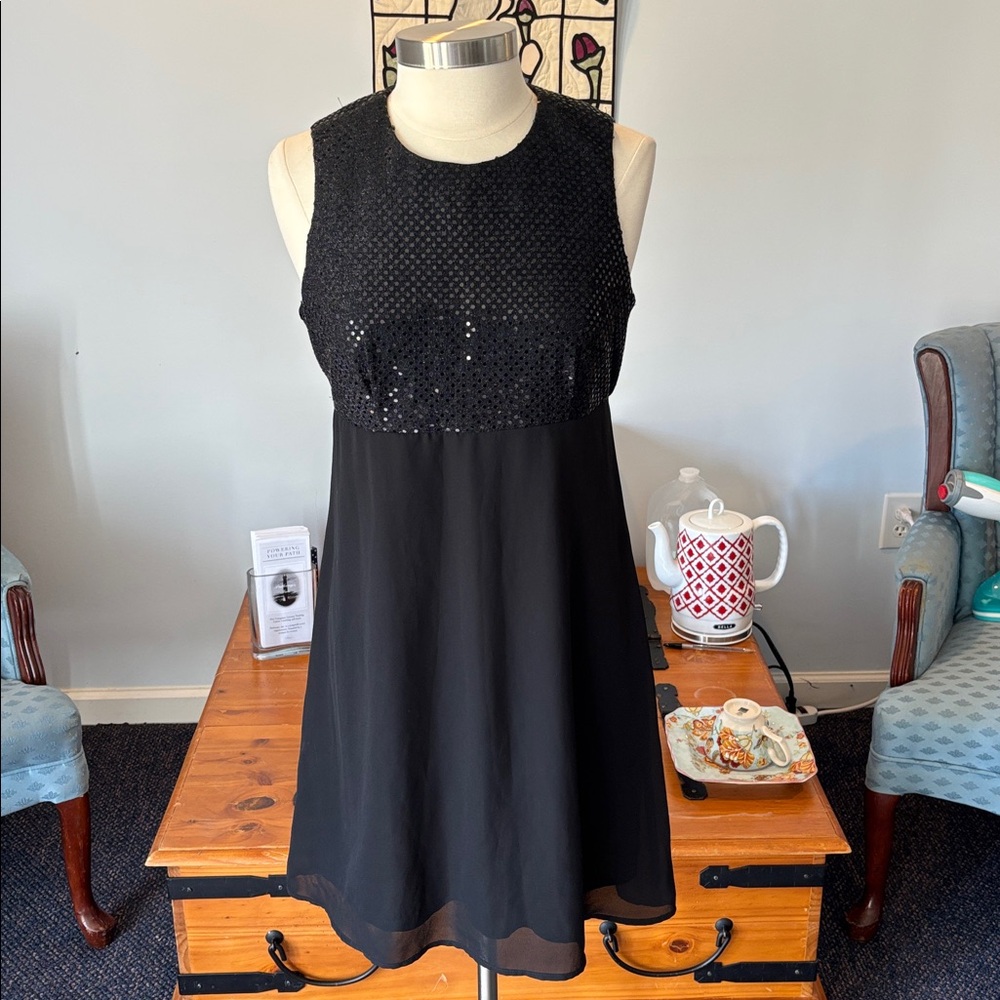 Elegant Black Sleeveless Dress